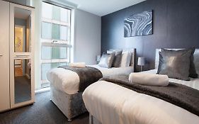 2 Bedroom 2 Bathroom Apartment In Central Milton Keynes With Free Parking And Smart Tv - Contractors, Relocation, Business Travellers
